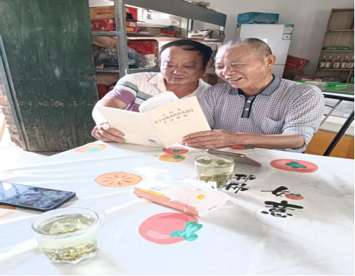 大进村：开展走访慰问老党员暨“送学上门”活动
