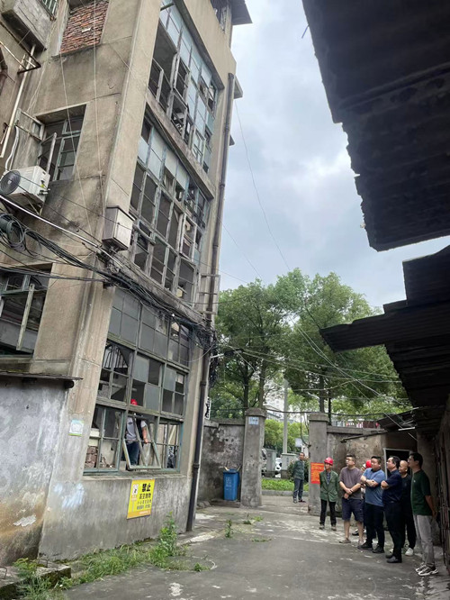 消除安全隐患，提升居住品质——烟竹社区粮店楼窗户修复工程顺利完工