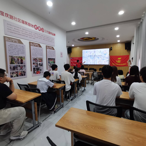 湘潭大学化学学院化学兴趣学会实践团为宝庆路社区带来“双课堂”