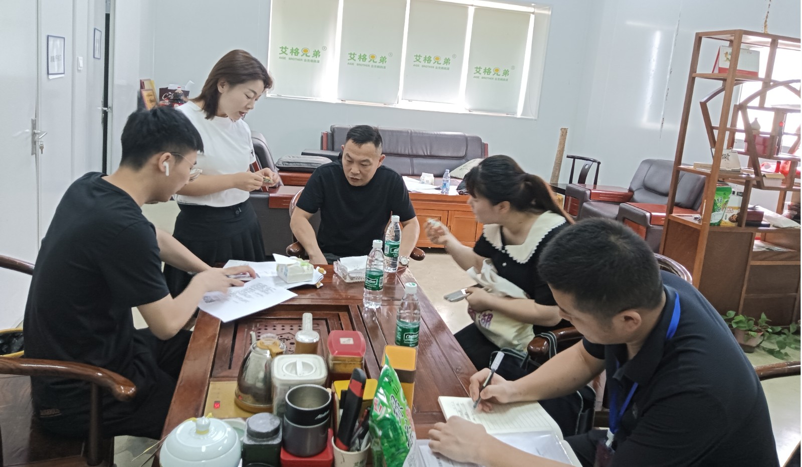 桃李社区：走访企业听心声 激发企业新活力
