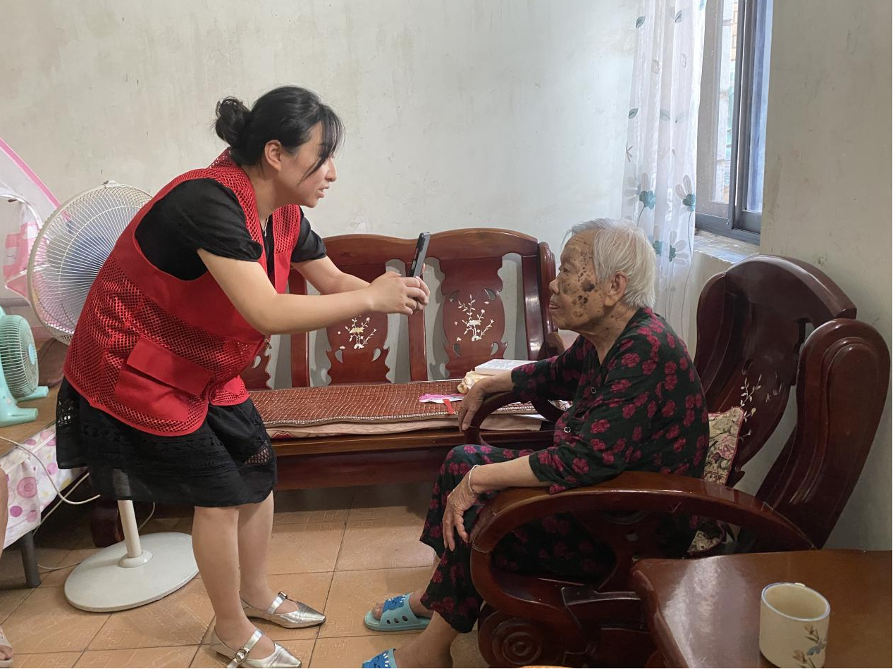 贴心服务暖人心！关圣殿社区：上门认证解老人燃眉之急