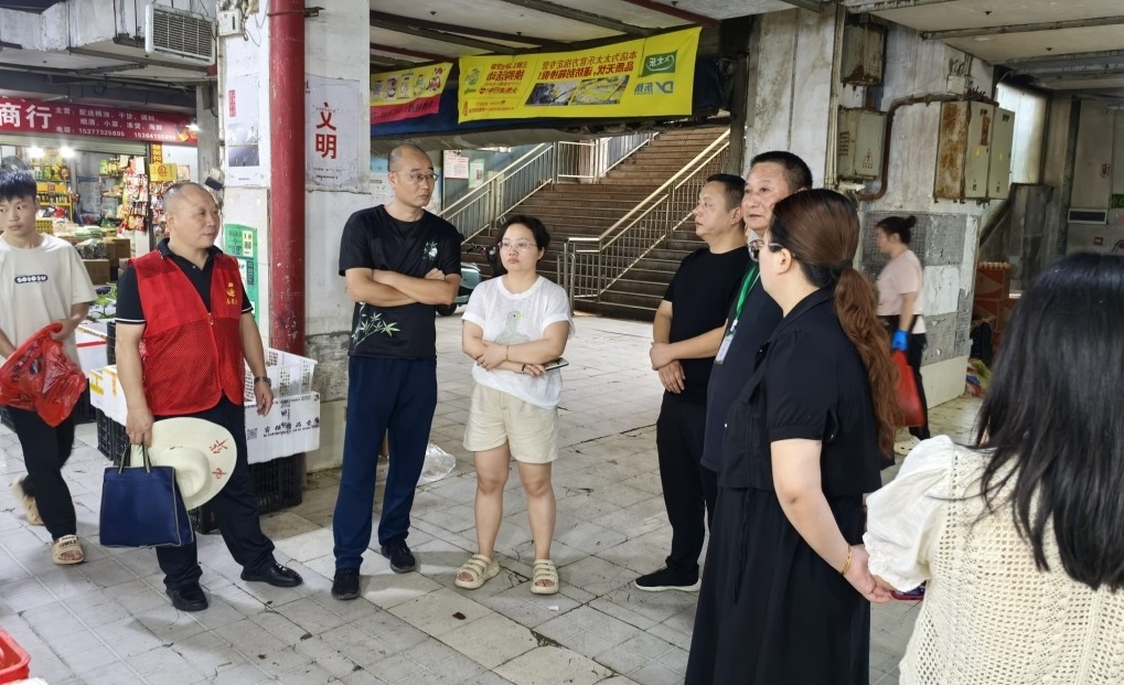 杉山社区联合多部门开展农贸市场安全生产与环保联合检查行动