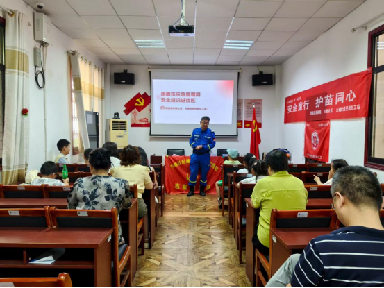万新社区关工委携手蓝天救援队筑牢儿童防溺水“安全堤”