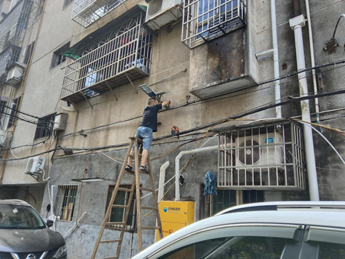 【我为群众办实事】广园社区：为无物业小区装上太阳能路灯，照亮居民回家路