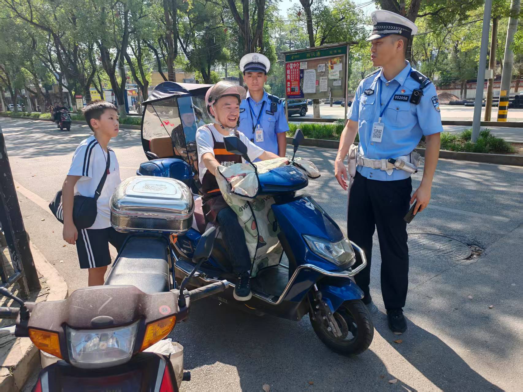 筑牢生命安全盔，共建楠竹安全行
