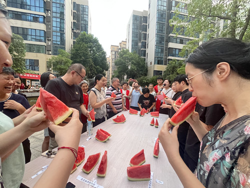 砂子岭社区：开展“清凉一夏 睦邻观影”主题活动