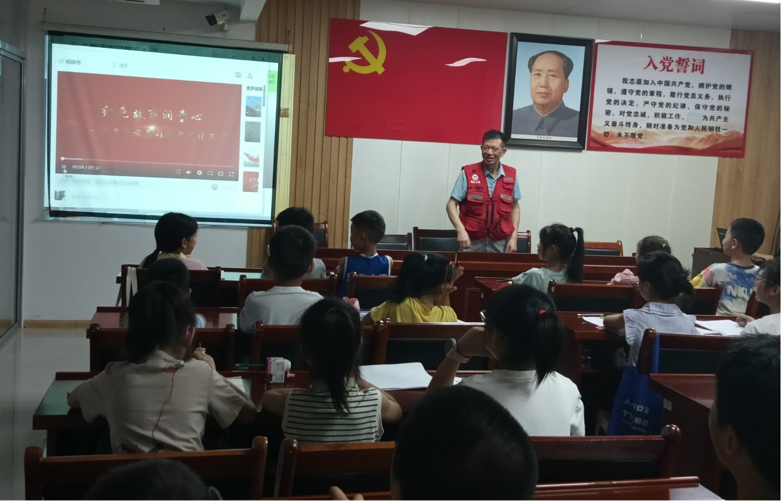 桃李社区开展“少年儿童心向党 牵手护航伴成长”暑期儿童关爱服务活动