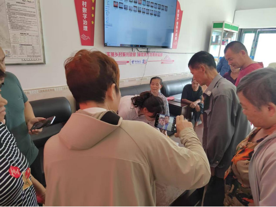 石龙村开展老年行为能力认证暨交通安全知识普及志愿服务活动