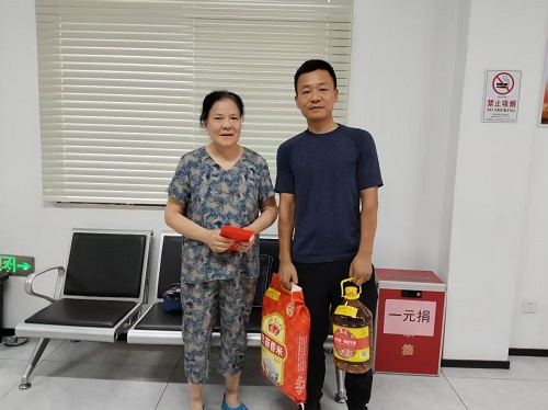 市退役军人事务局深入龙子巷社区慰问患重病退役军人
