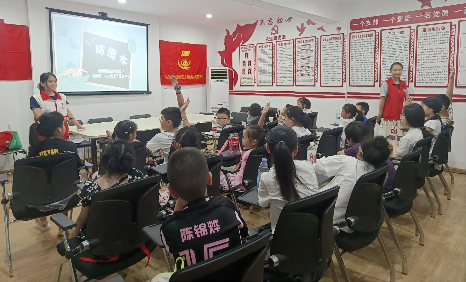 富民城社区：青少年夏令营火热开营
