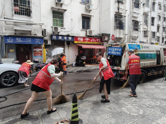 万新社区：党建联盟聚合力 洁净家园暖人心