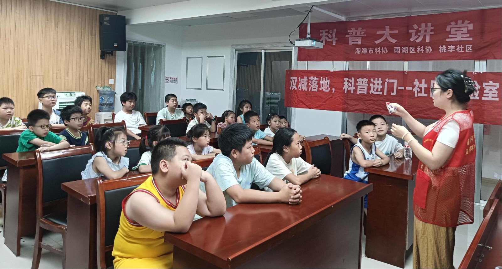 桃李社区科普课堂暑假班圆满落幕：探索科学奥秘  点亮智慧童年