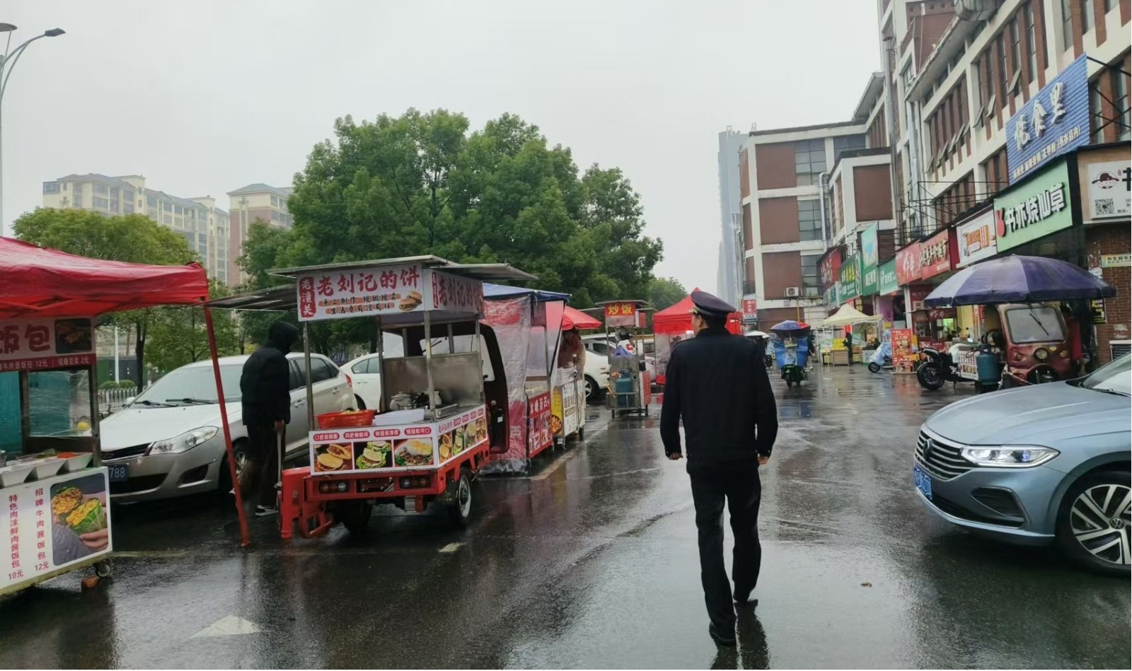 和平街道：多部门联合开展校园周边市容环境