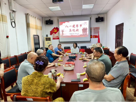 万新社区：军民情暖话八一  共筑家园赤子心