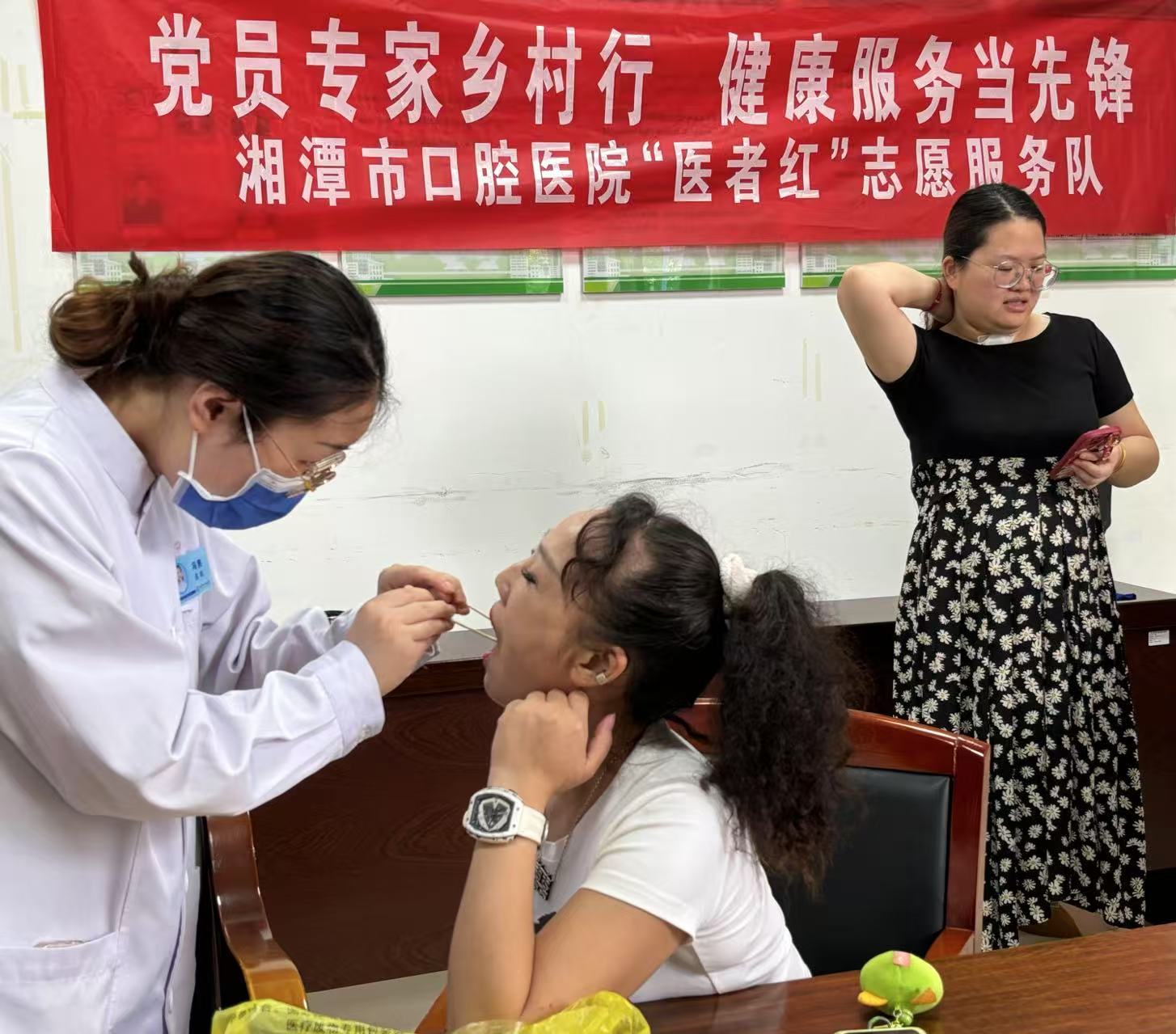 全专结合新模式：家庭医生签约惠民服务进社区