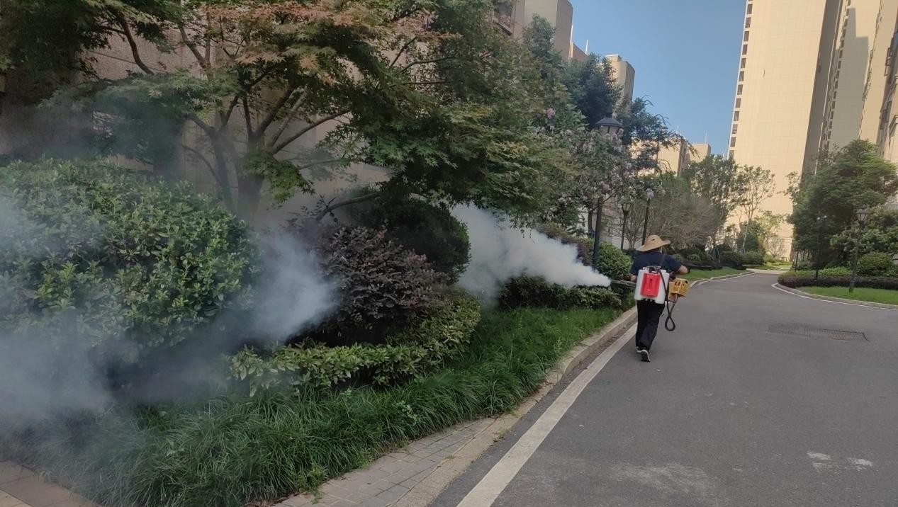 民乐社区开展“我爱湘潭我的家”灭蚊防病爱国卫生运动暨科普宣传活动