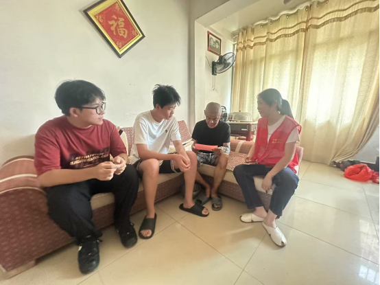 永丰社区开展大学生就业政策宣传暨下户走访暖心行动