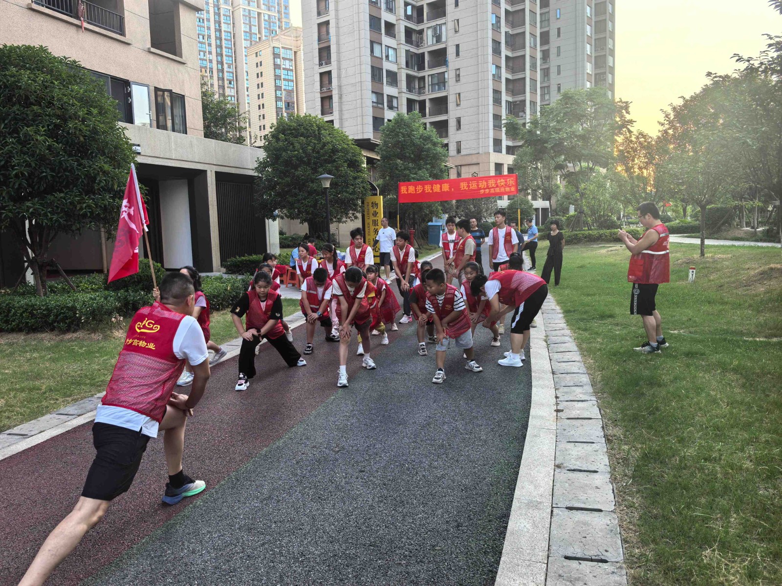 乐塘社区与步步高瑞府物业携手开启晨练活动，共筑活力社区
