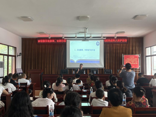 响水乡妇联携手湘大附小共话未成年人保护活动