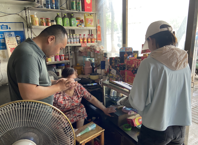 杉树巷社区：用心用情开展残疾人动态更新和防暑降温走访活动