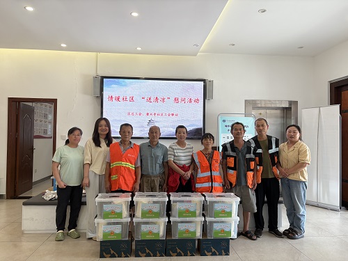 区总工会联合唐兴寺社区工会驿站开展慰问