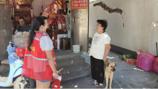 万新社区：多举措开展“我爱湘潭我的家”文明养犬宣传