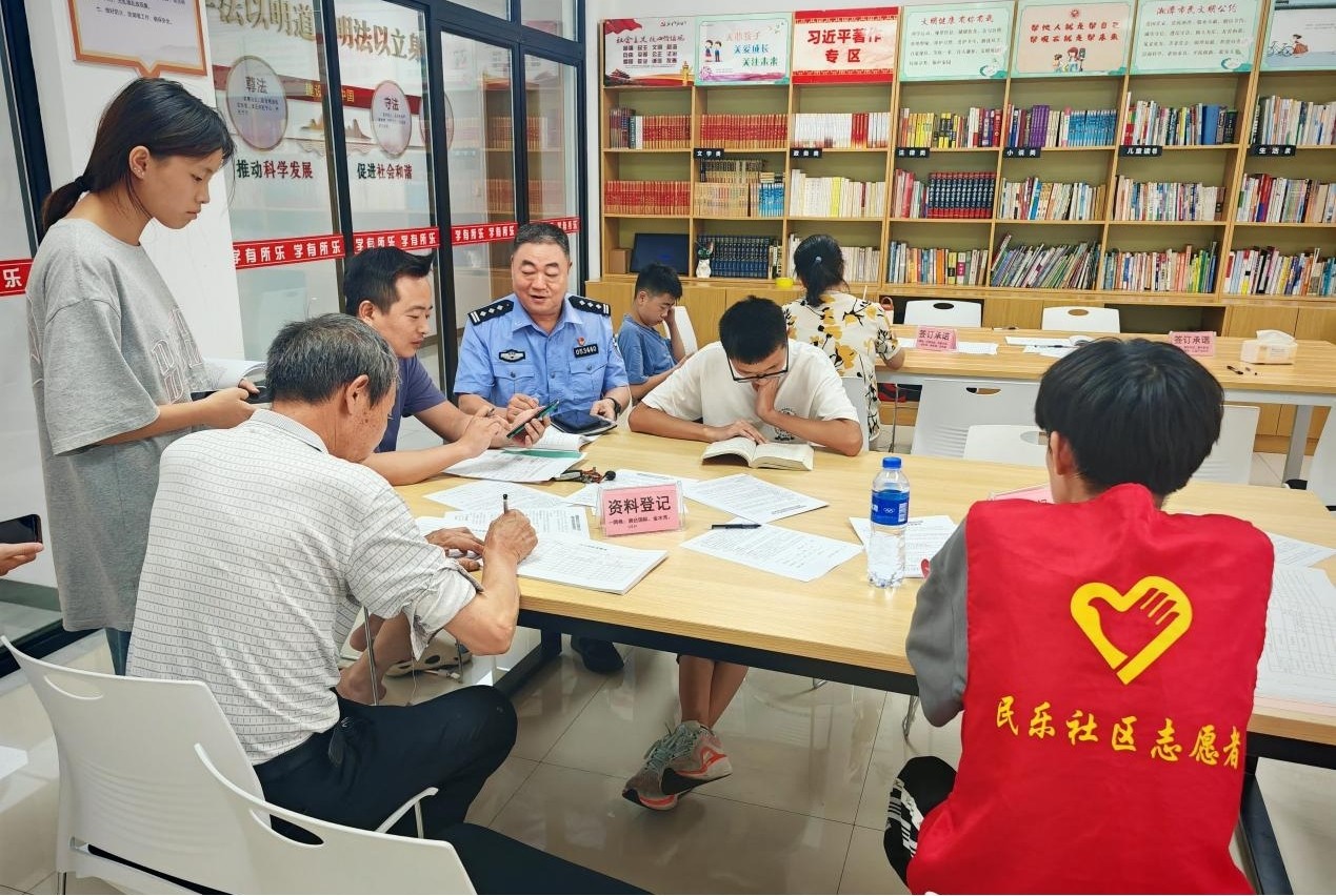 民乐社区筑牢安全防线：通学专线签订《安全乘车承诺书》与三实信息采集