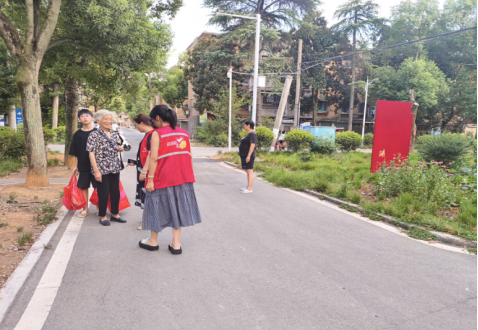 楠竹社区：开展夜间巡查，倡导文明祭扫