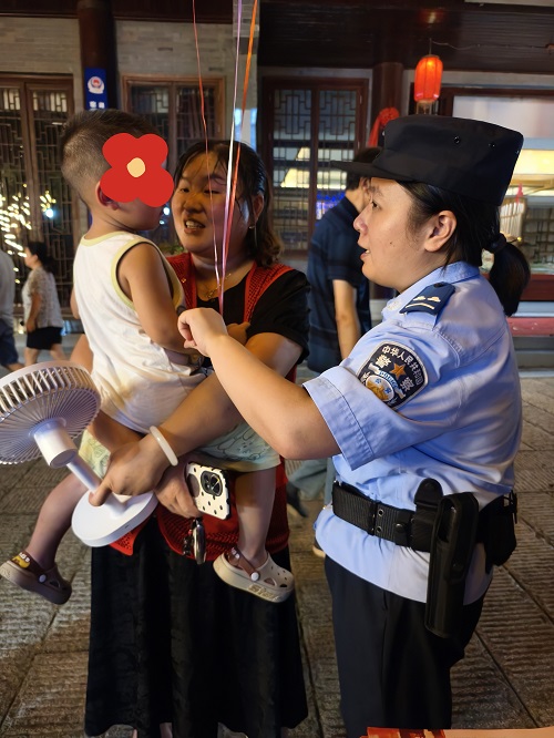 窑湾街道：七夕星光下的暖心接力！多方联动助走失萌娃与家人团圆