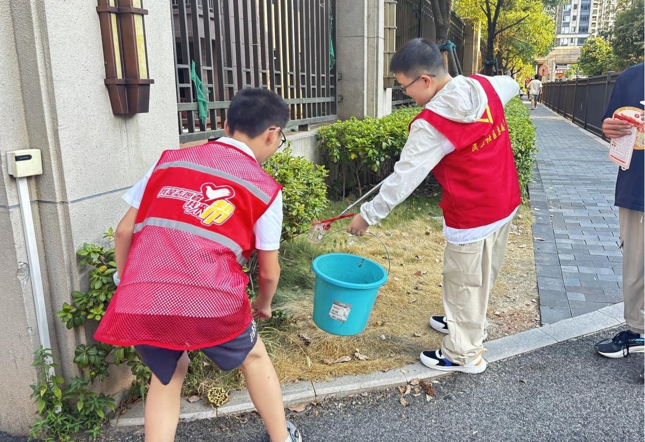 民乐社区开展“我爱湘潭我的家’青少年“卫”爱出击，共绘绿色家园新景