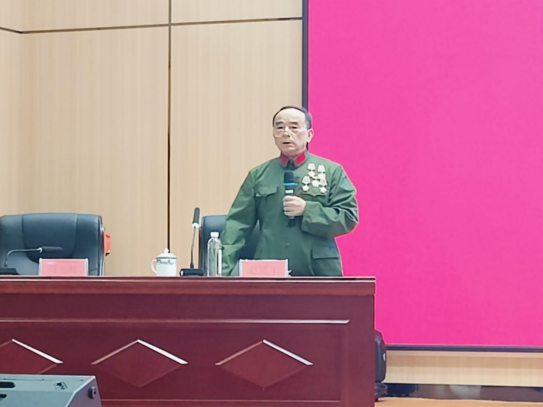 楠竹山镇：参战老兵进校园 红色故事浸润国防心