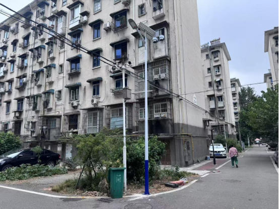 爱国社区：点亮路灯暖民心，照亮居民“幸福路”