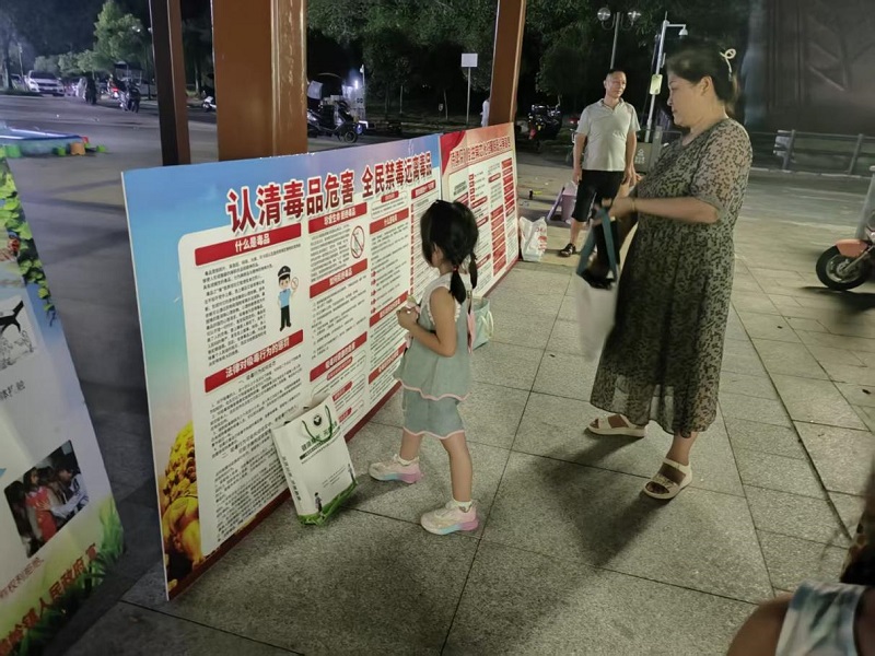 鹤岭镇：禁毒反诈齐宣传，平安建设进公园
