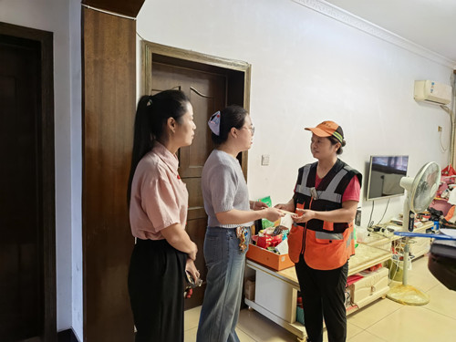 砂子岭社区：致敬环卫工人 “三新”领域显巾帼担当