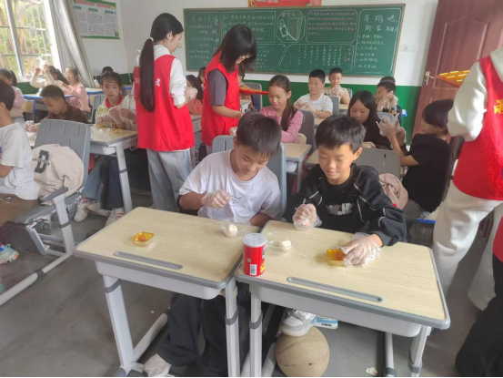 石龙村：中秋活动情暖奇头学校，传统文化浸润童心