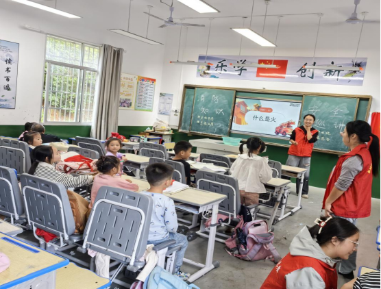 石龙村：消防演练进校园，护苗共筑安全防线