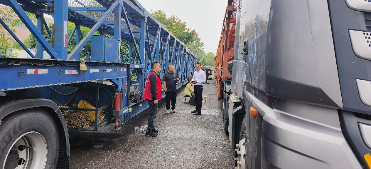 货运车归位迎双节，和平街道人大工委助力织就安全出行网