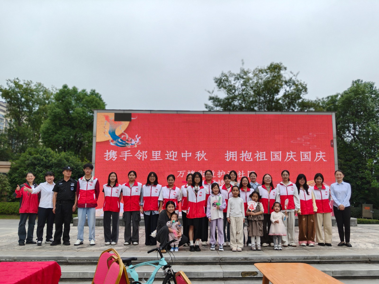 护潭社区开展中秋国庆主题游园会