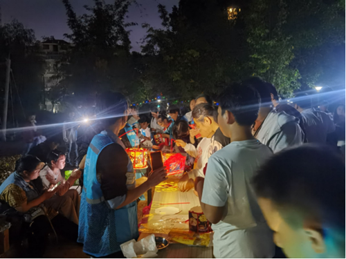 月满三义井，邻里共团圆：社区游园会喜庆双节