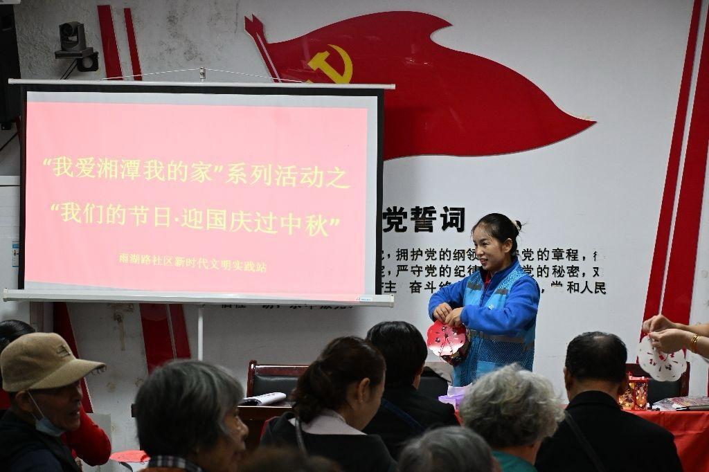 【我爱湘潭我的家】雨湖路社区：月满华诞，情暖社区