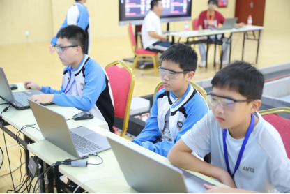 湘潭市第十三届青少年机器人竞赛在九华和平科大小学举办