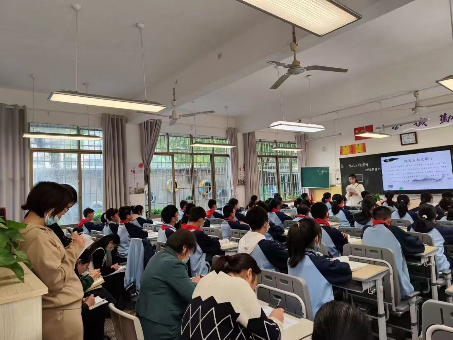 【出彩雨湖人】建元中学陈益多老师：精“益”求精， “多”元启智