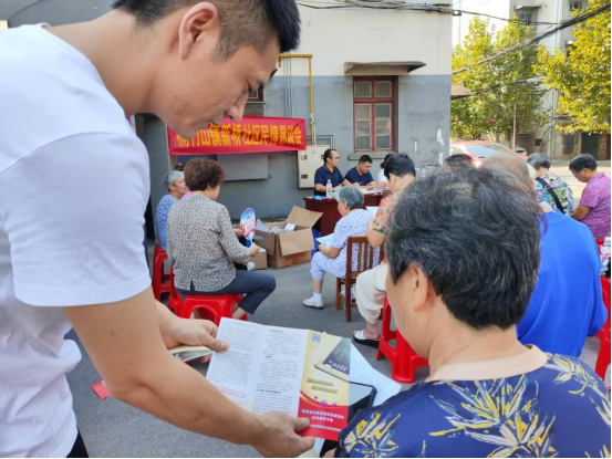 楠竹山镇：开展防范非法集资宣传活动