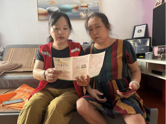 爱国社区“社保服务进万家”：政策送上门，温暖入民心