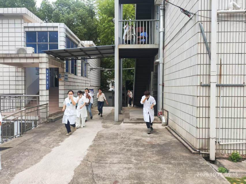 湘大社区：开展国际减灾日宣传演练活动