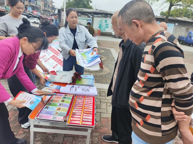 鹤岭镇：开展平安建设宣传，筑牢群众安全防线