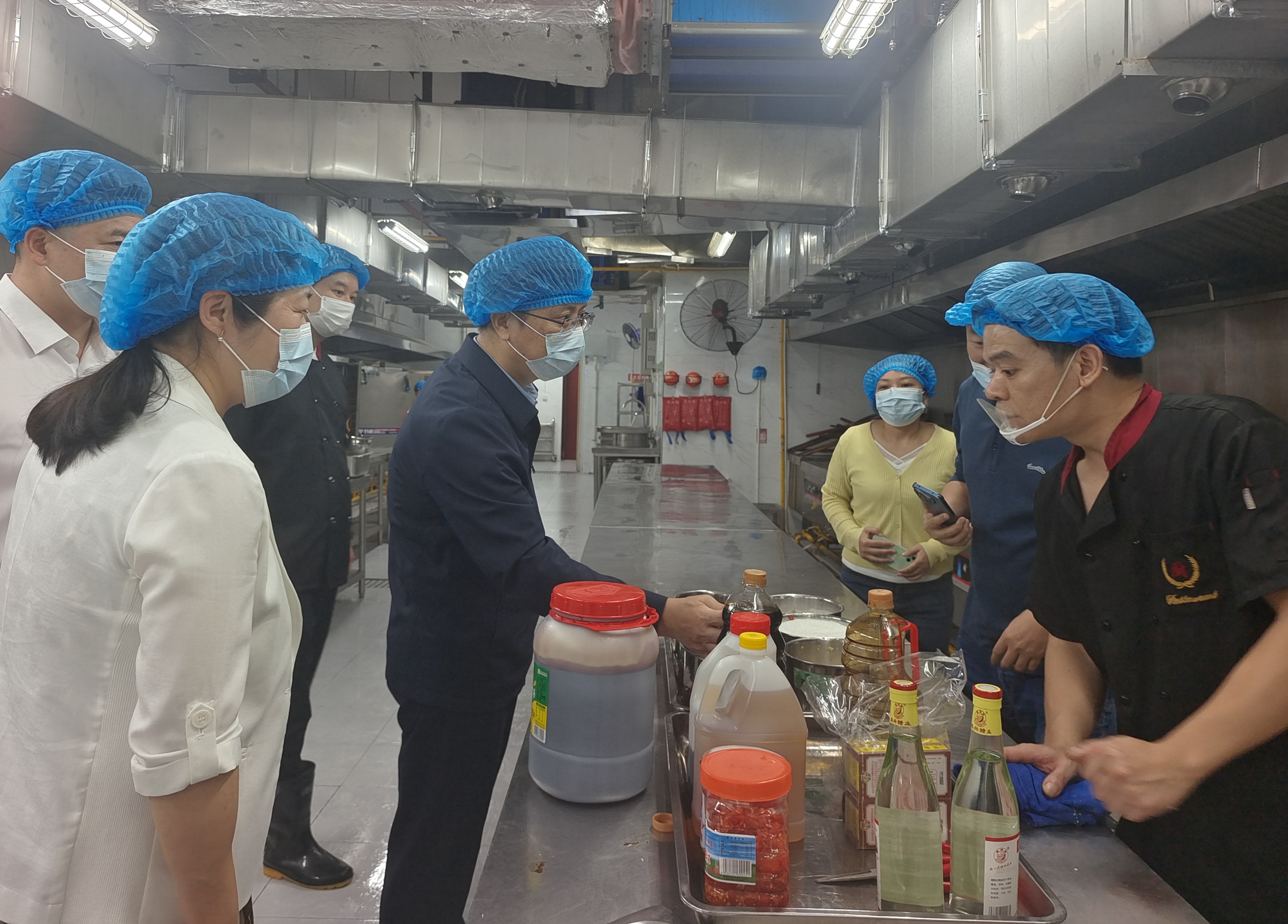 陈小平“四不两直”督导“校园餐”集中整治和校园食品安全工作