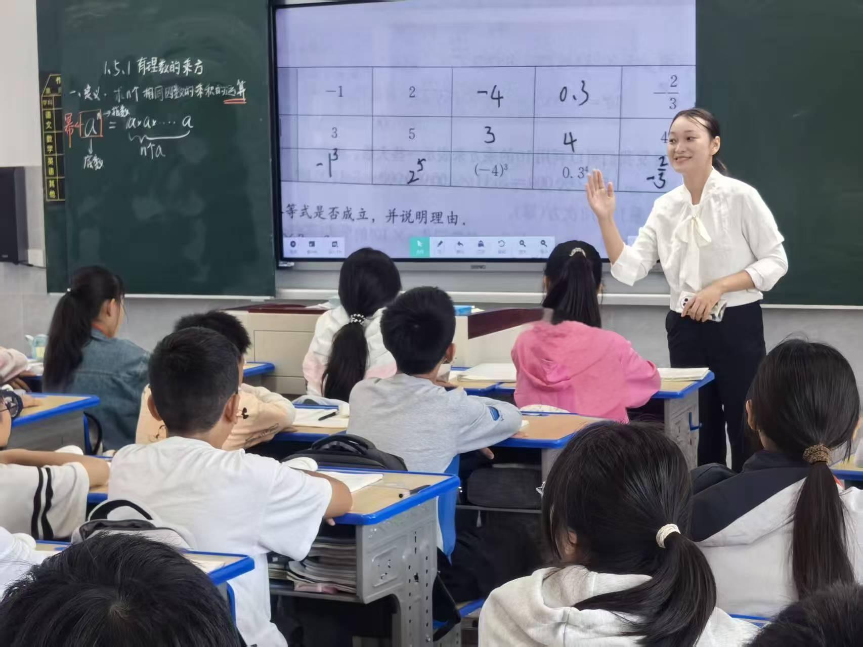 风车坪万楼学校“万楼杯”首届青年教师赛课圆满落幕