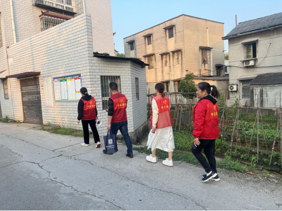 建新村：巡查值守不松懈，筑牢秸秆禁烧“蓝天防线”