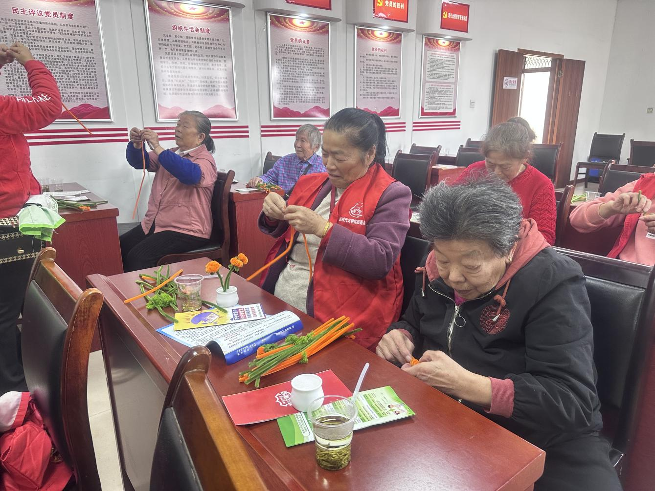 万楼街道：开展“情暖重阳 健康相伴 老伙伴志愿行”活动